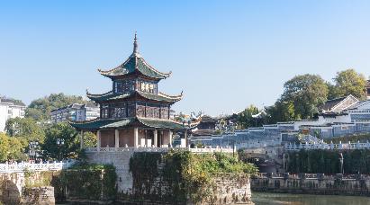 景点：甲秀楼