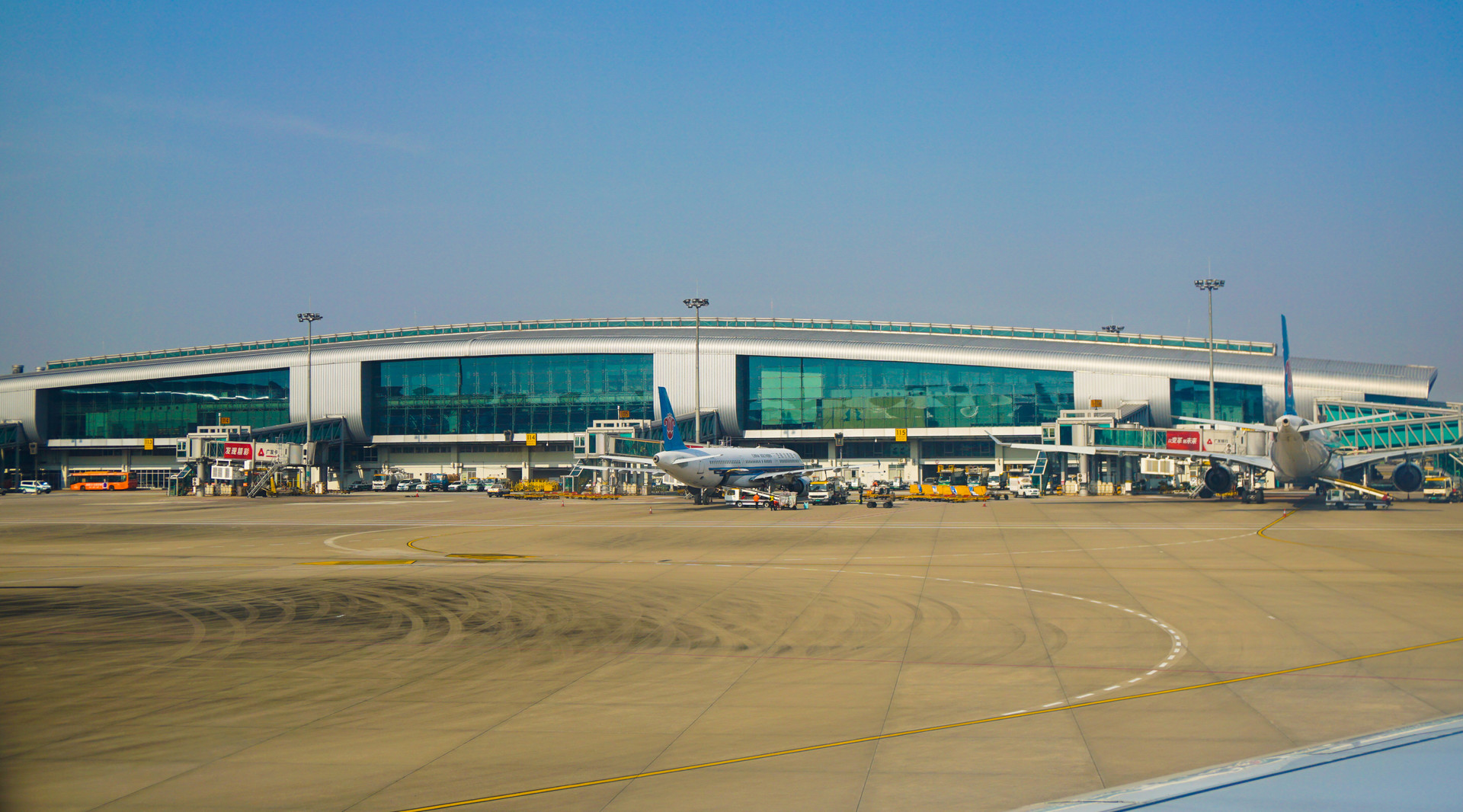 广州白云国际机场封面图