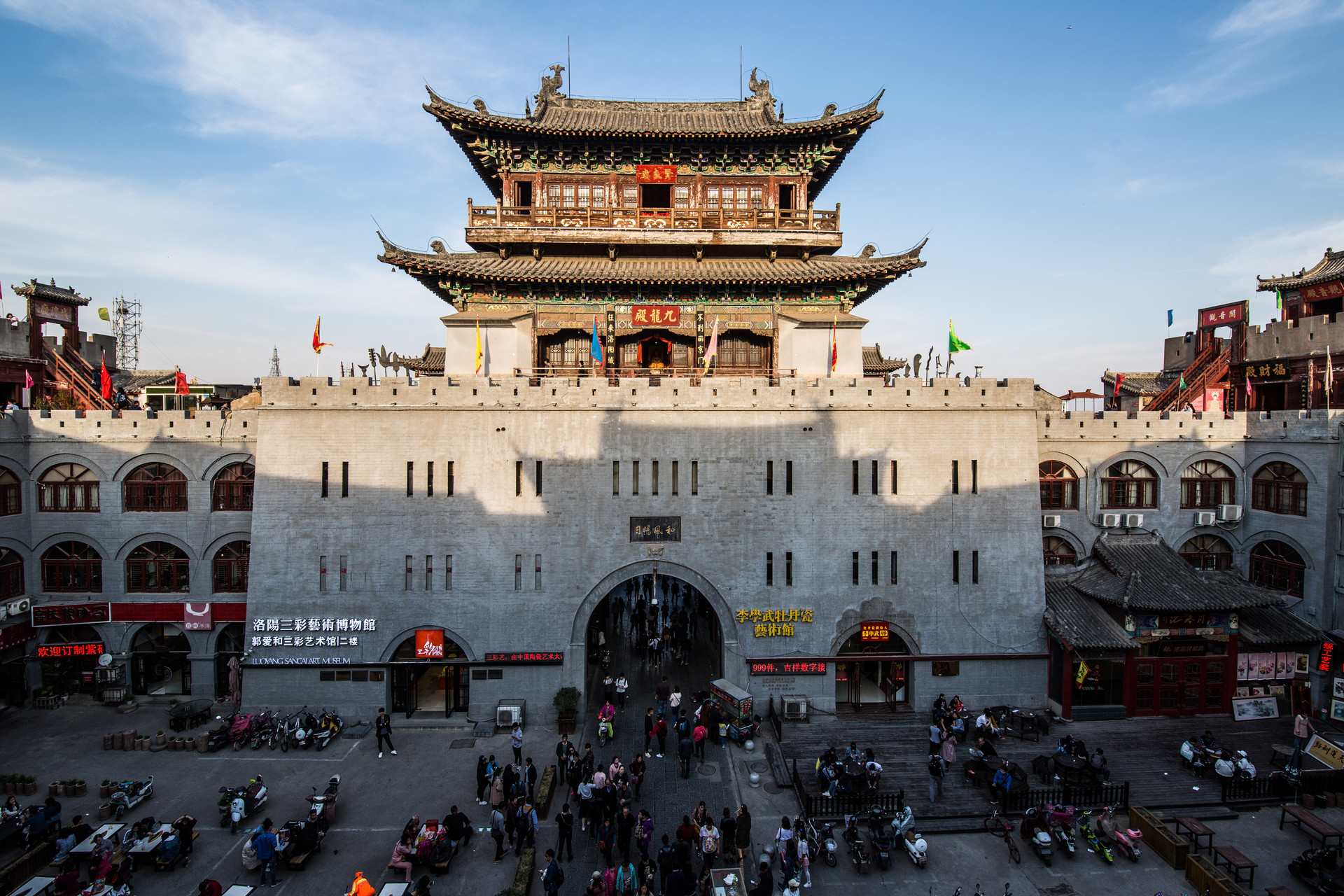 丽景门封面图