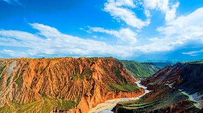 景点：奎屯大峡谷