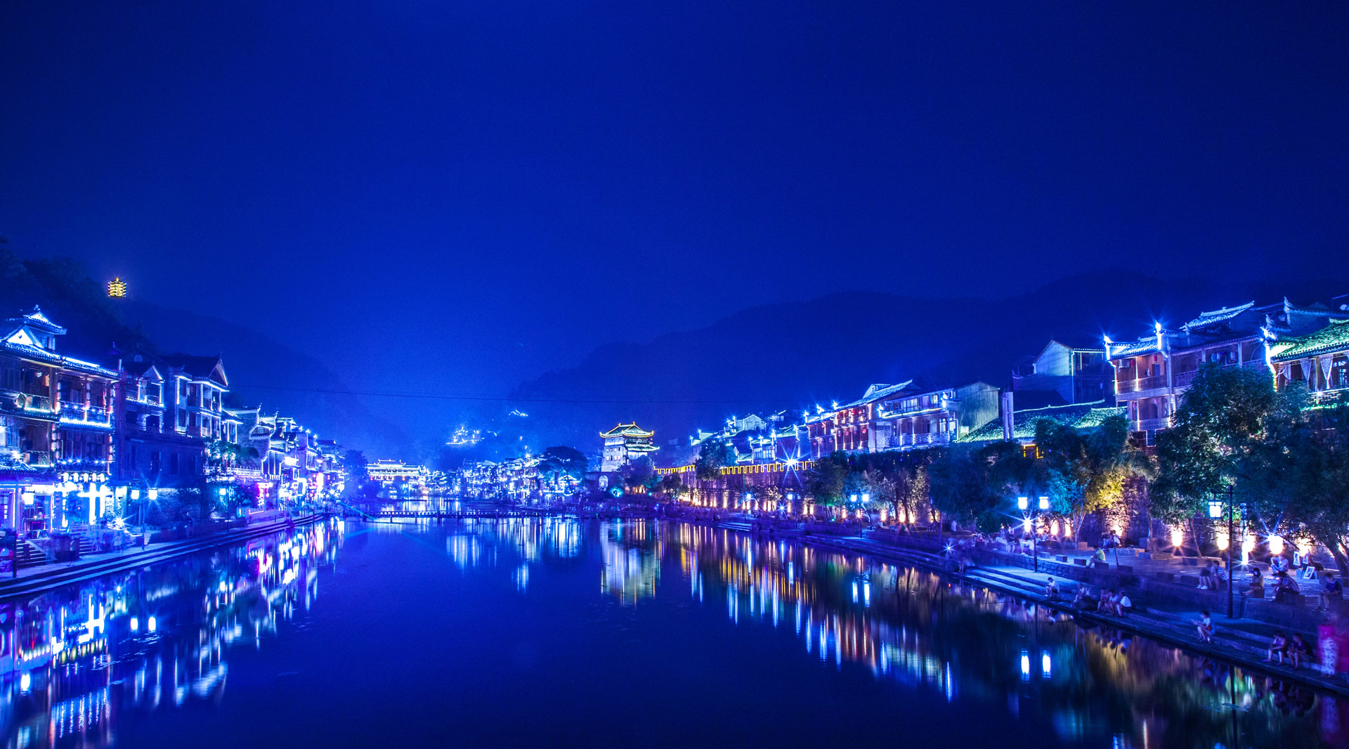 凤凰沱江夜景封面图