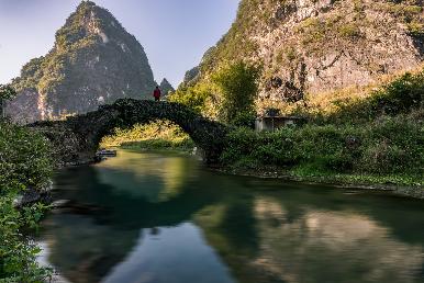 【清远英西阳山3天】<动感水城、刺激一“夏”、高空玻璃漂流、峰林晓镇、广东峡天下峡谷玻璃桥>