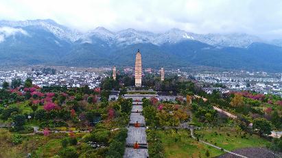 景点：三塔