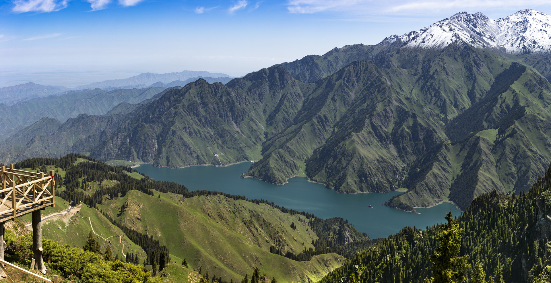 天山天池全景封面图
