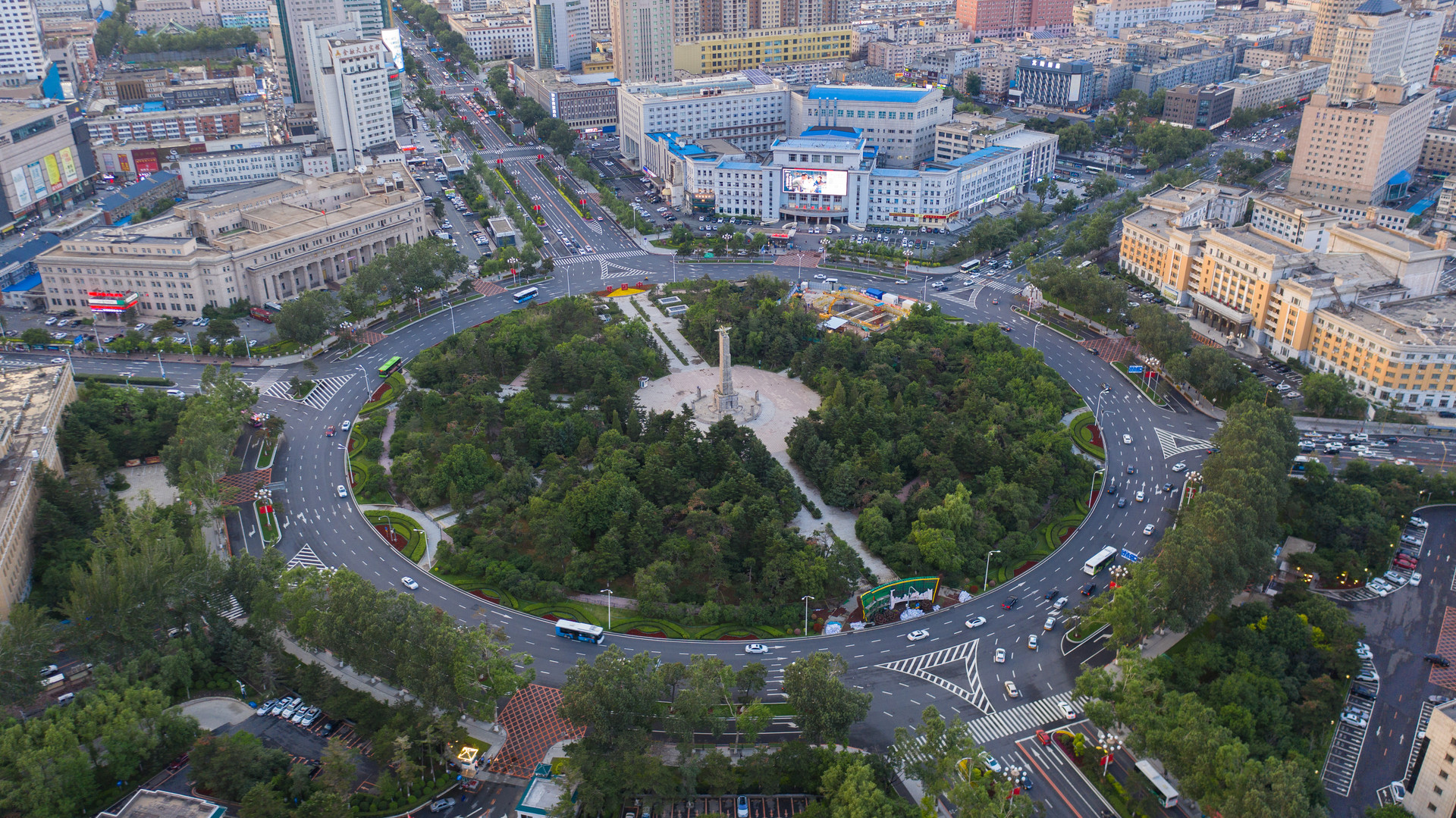 长春人民广场封面图