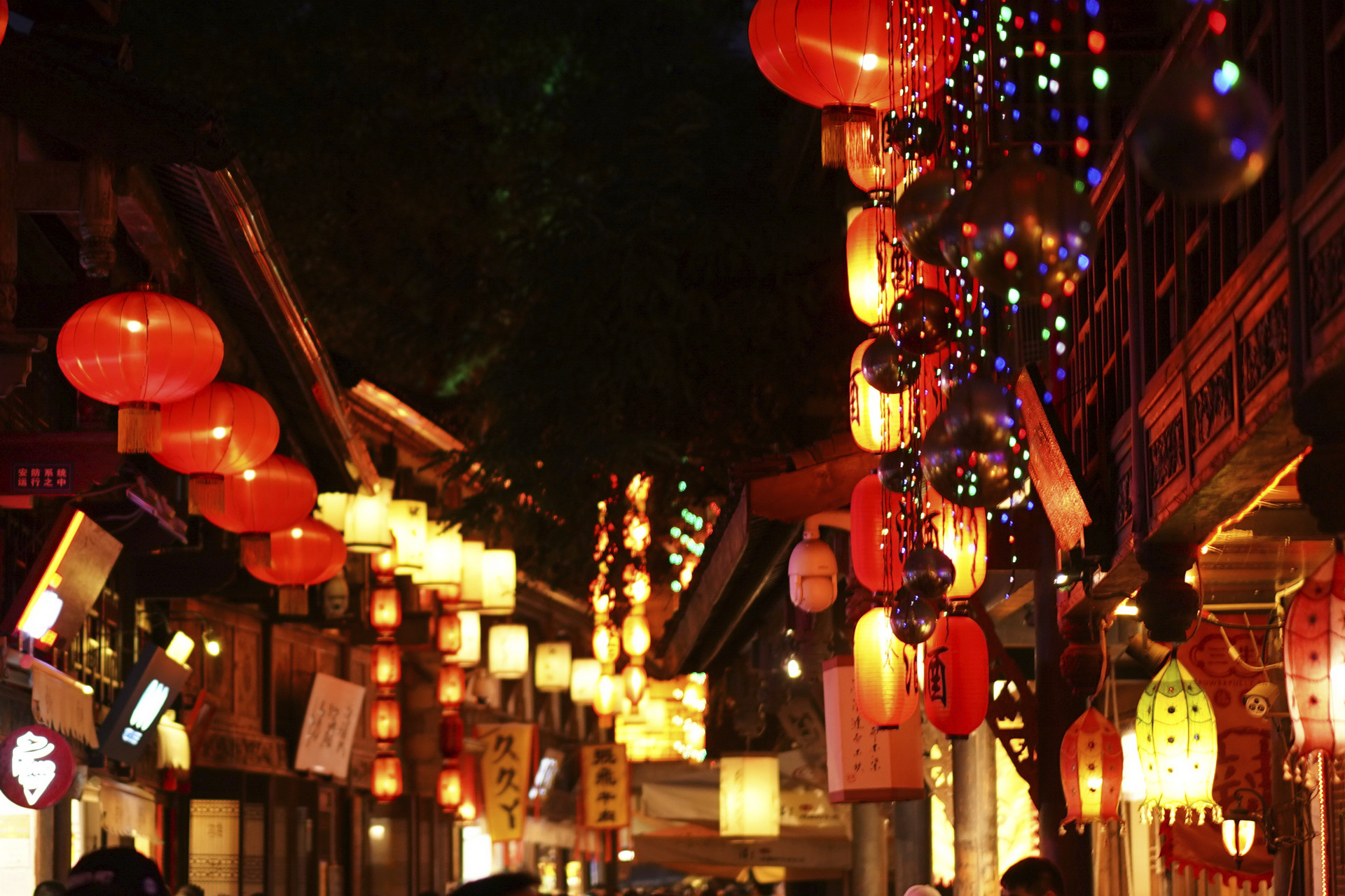 宽窄巷子夜景封面图