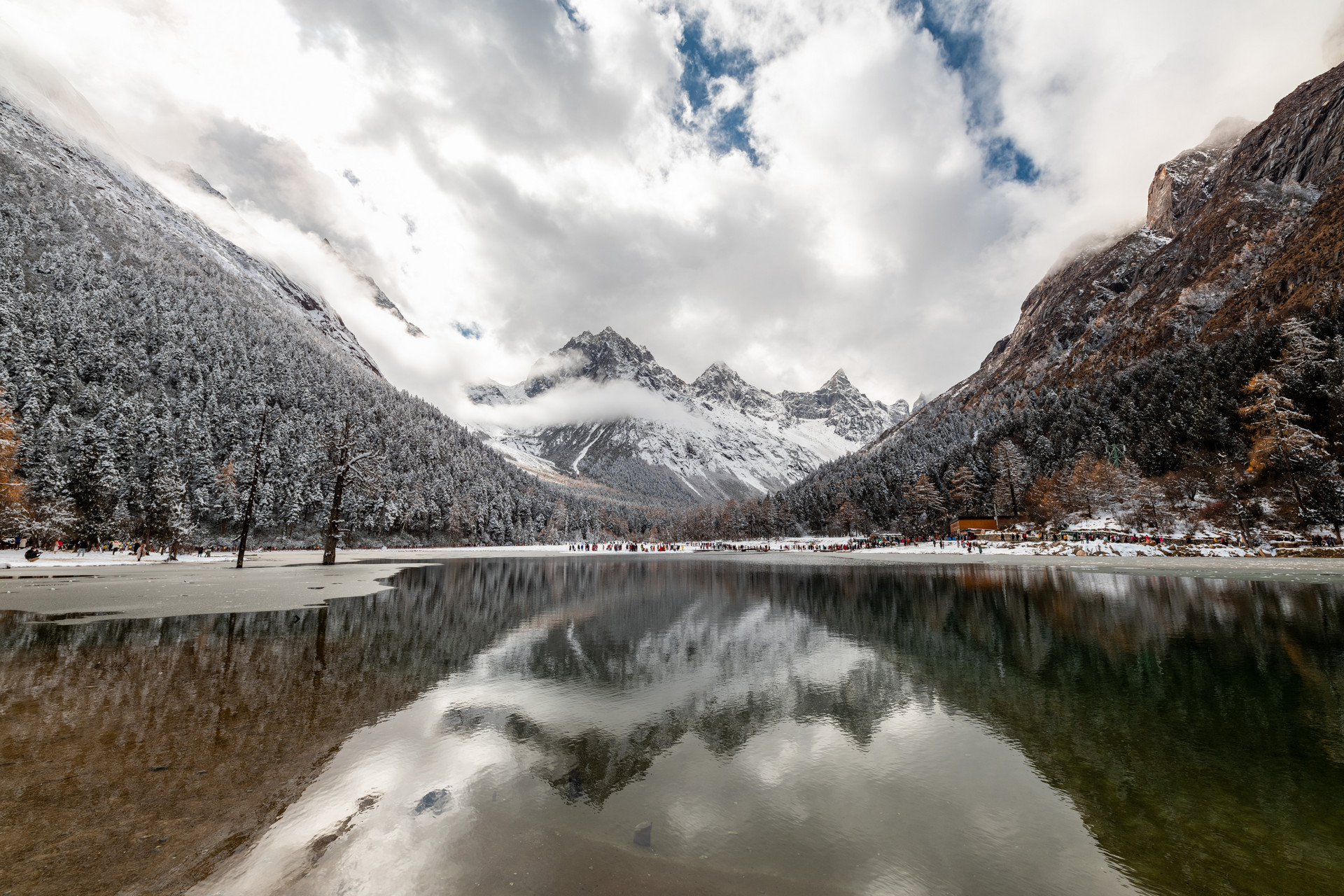 毕棚沟雪山风景封面图