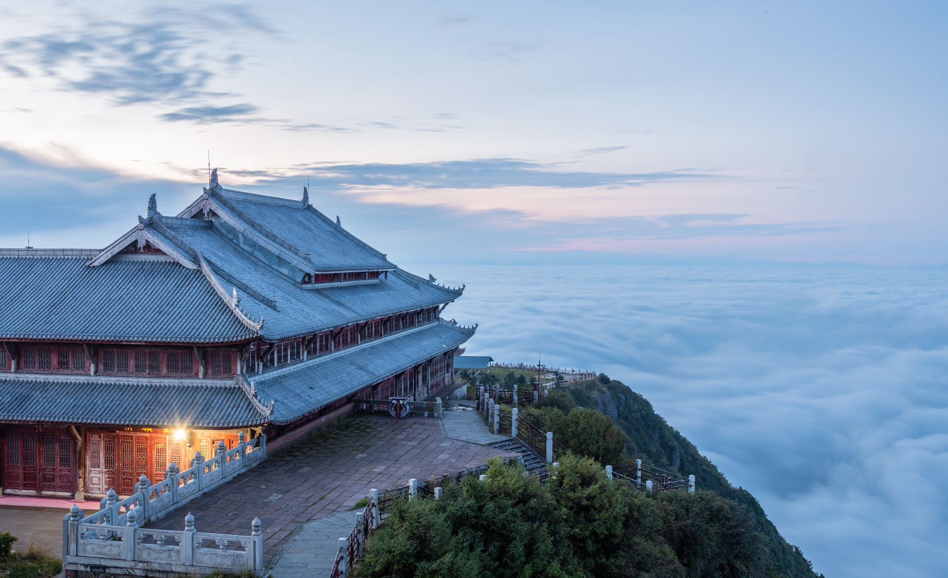 峨眉山金顶风光封面图